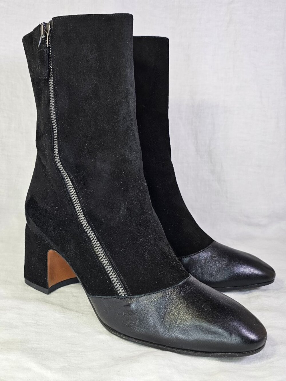 Aquatalia Italian Suede Leather 2.25” Block Heel Toe Cap Ankle Boots US6 Black
